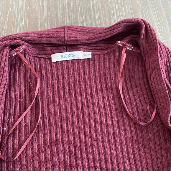Ricki’s shawl type sweater in beautiful burgundy, colour in size XS. - Picture 2 of 7